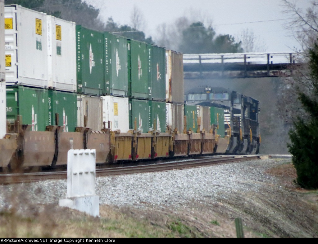 NS train #213 (Intermodal) (Rutherford, PA - Atlanta, GA) (pic 7)